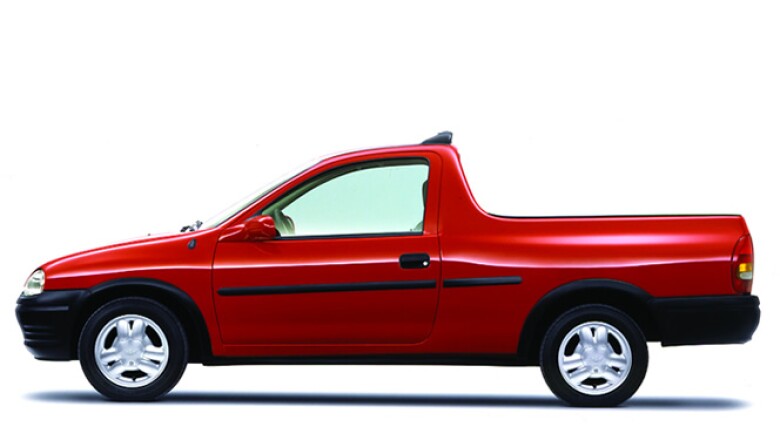 La automotriz inició la venta del modelo pickup al final de 1996.