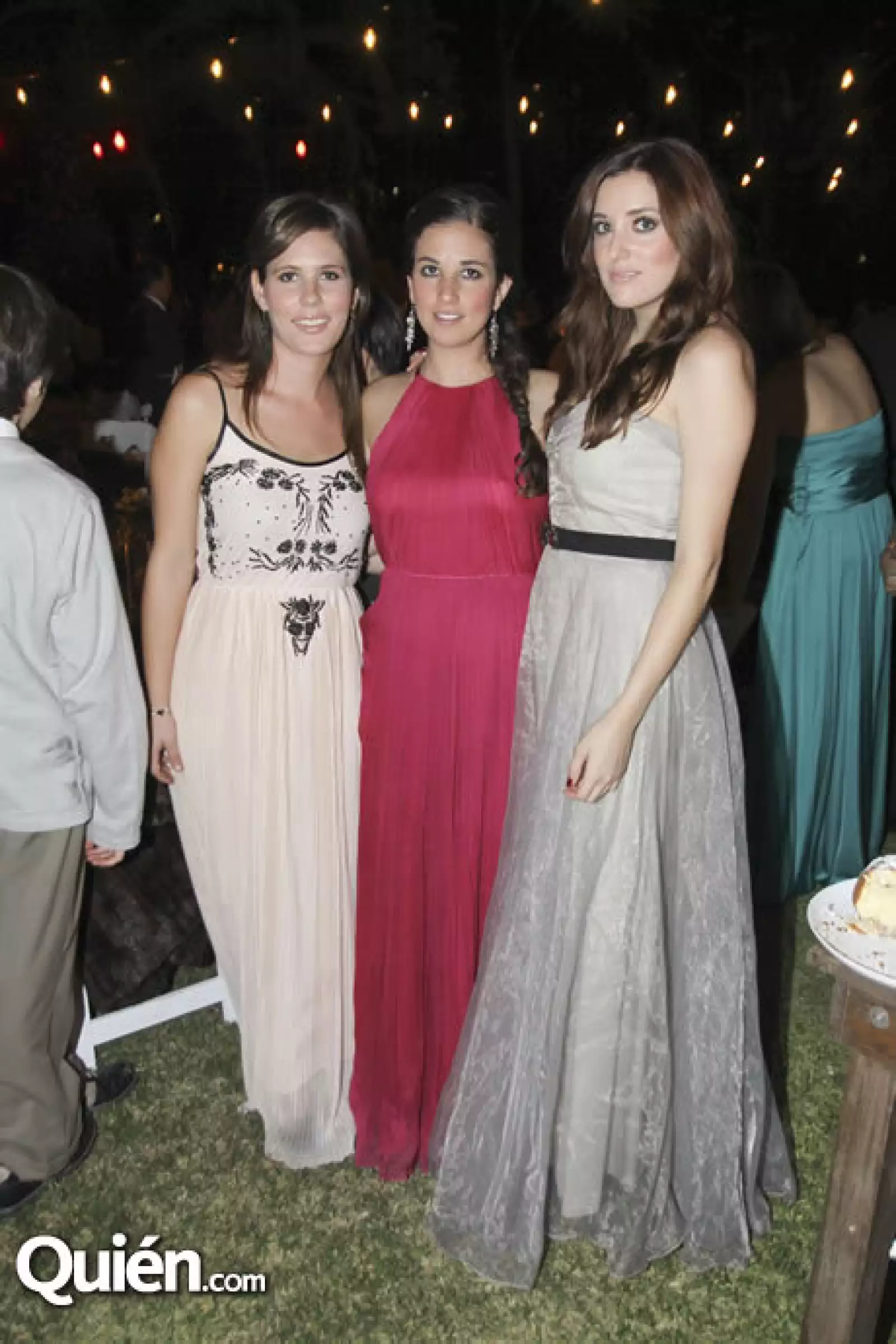 Camila e Isabel Ochoa y Sofía Lascuráin portaron encajes, cinturones, escotes halter y transparencias, todos `must´ de la temporada.