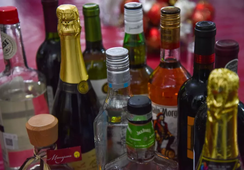 cómo detectar alcohol adulterado