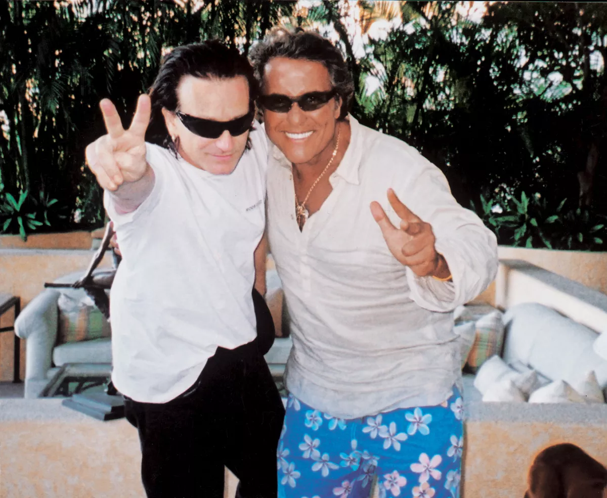 Bono con Jaime Camil papá