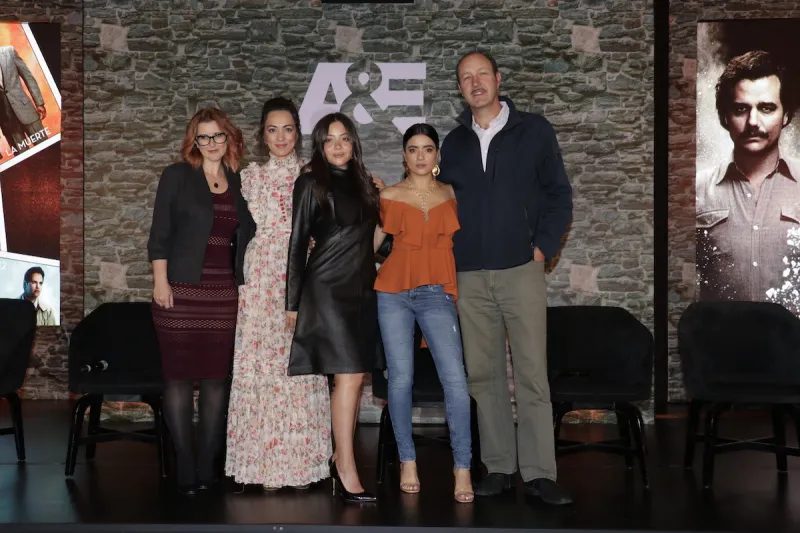 Jess Moore, Mayra Hermosillo, Teresa Ruíz, Paulina Gaitán y Rodrigo Murray