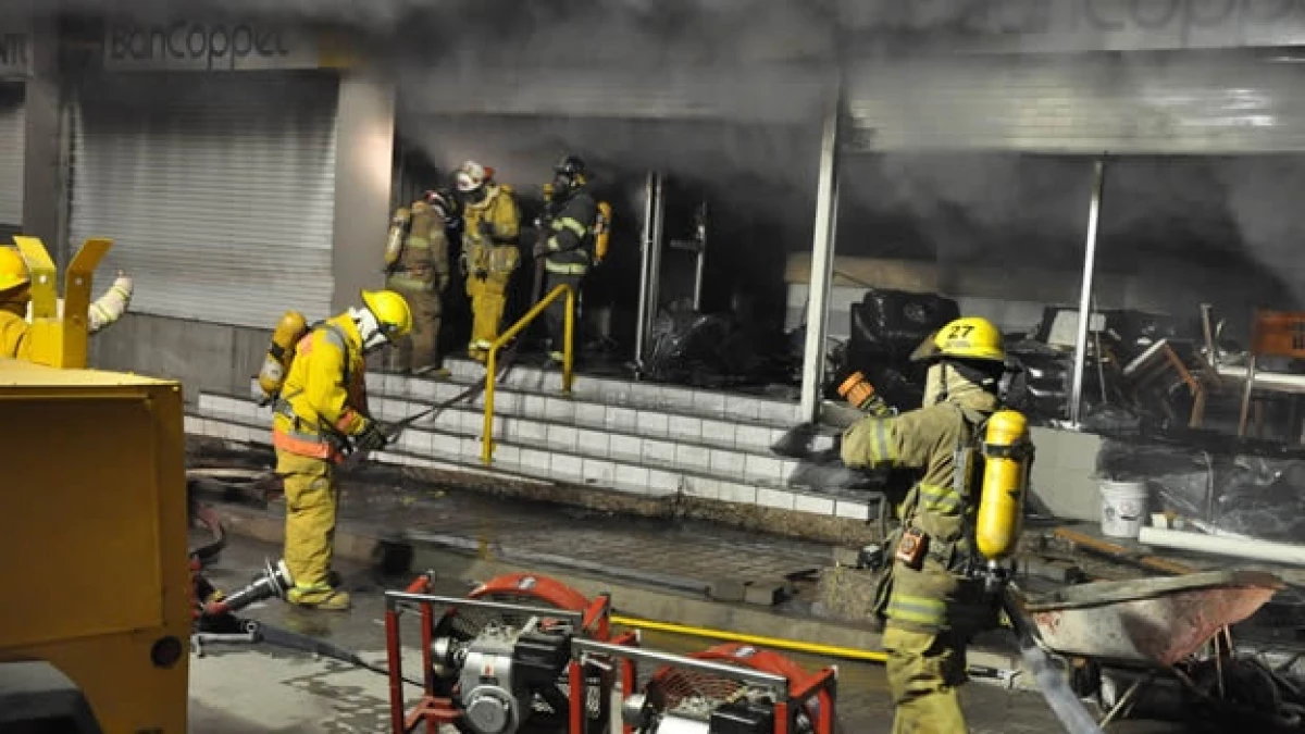 Mujeres mueren incendio tienda Coppel bomberos