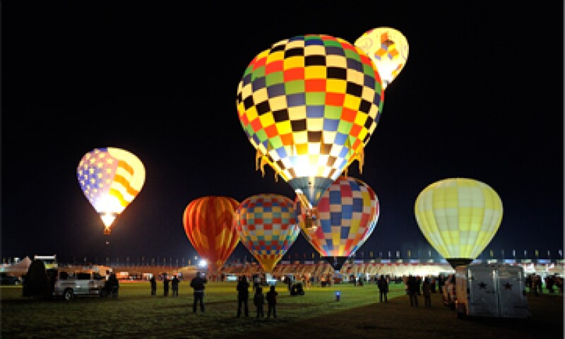 Globos aerostáticos de noche. (Foto: Cortesía.)