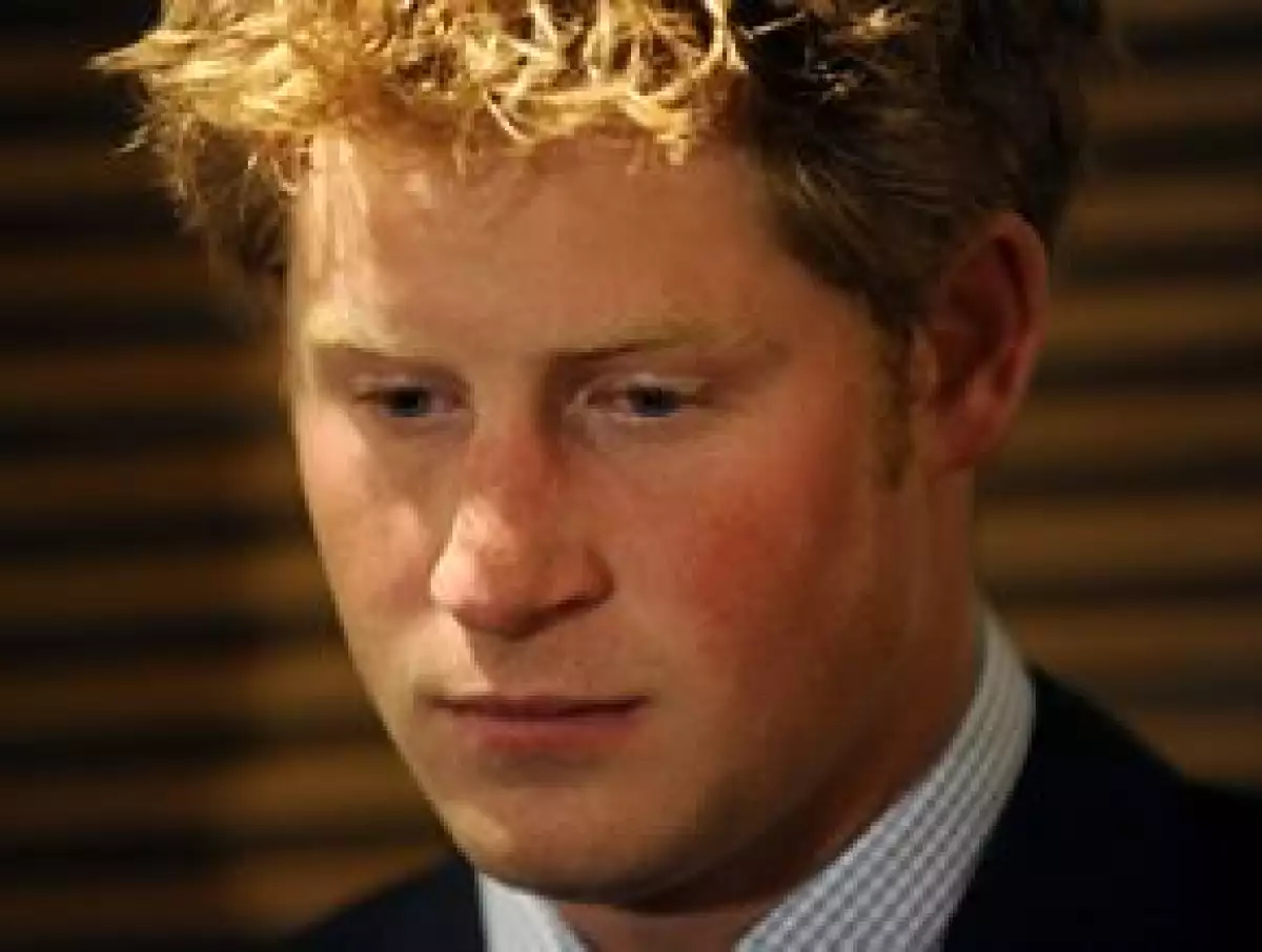 El príncipe fue regañado por haber llamado ‘paki’ a un colega asiático.