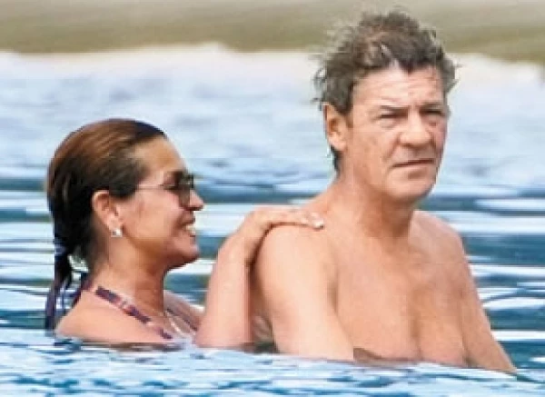 LAS MANOS QUIETAS. Sus amigos dicen que el Príncipe quiere divorciarse desde hace un par de meses, pero Carolina insistía en darse más tiempo.