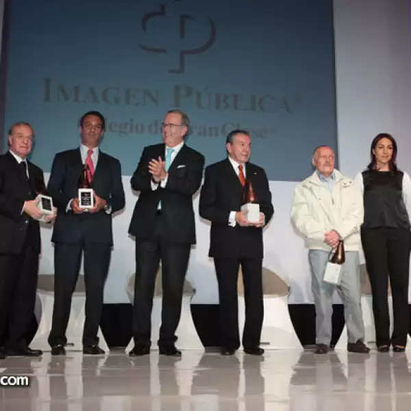 Federico López Otegui, José Ramón Fernández, Carlos Slim, Víctor Gordoa, Maco Antonio Muñiz, José Luis Cuevas, Cristina Pineda y José Ignacio Ávalos