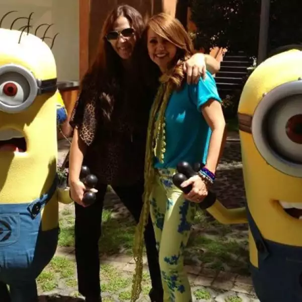 Además, Andrea tuiteó que sus hijas fueron felices al ver la película. Feliz cumpleaños número 42 a Andrea Legarreta.