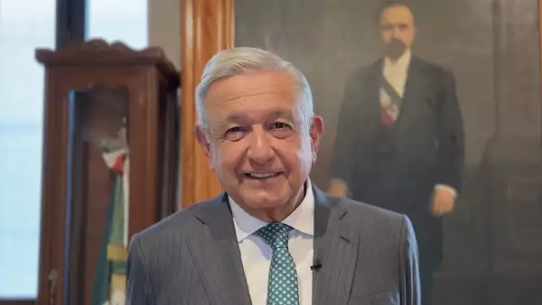 El presidente Andrés Manuel López Obrador reaparece tras su desmayo transitorio por su contagio de covid