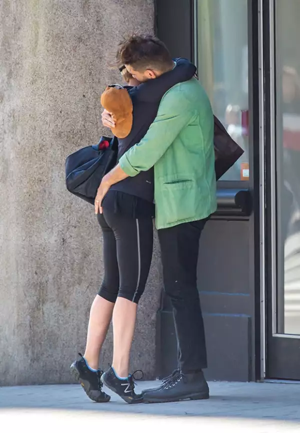 La pareja fue vista despidiéndose apasionadamente cuando ella se dirigía al gimnasio.