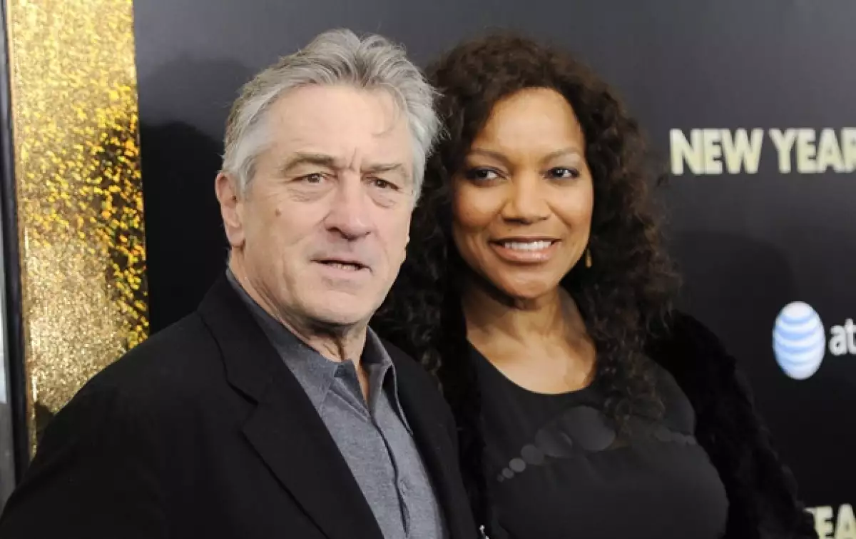 El actor y su esposa, de 56 años, se convirtieron en papás nuevamente por medio de una madre de alquiler.