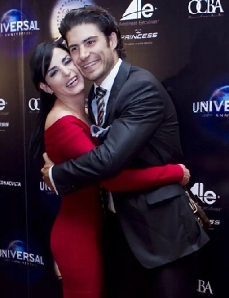 El actor asegura que desde que su esposa, la también actriz Ximena Herrera, trajo equilibrio a su vida.