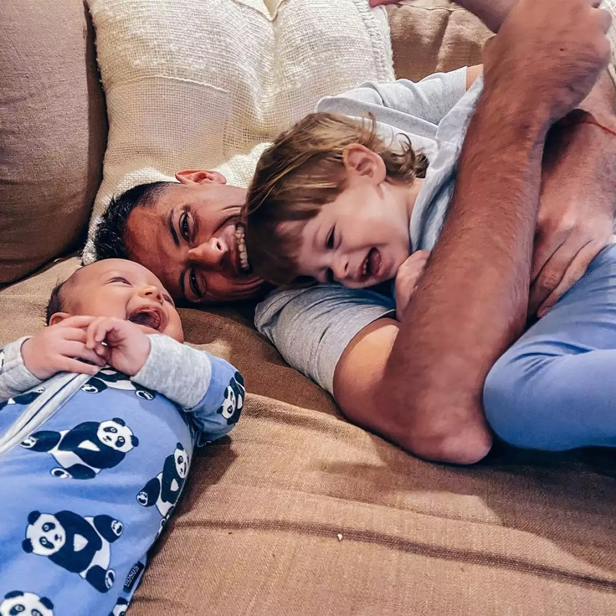 La sabia decisión que Sarah Kohan y Chicharito Hernández tomaron sobre sus hijos