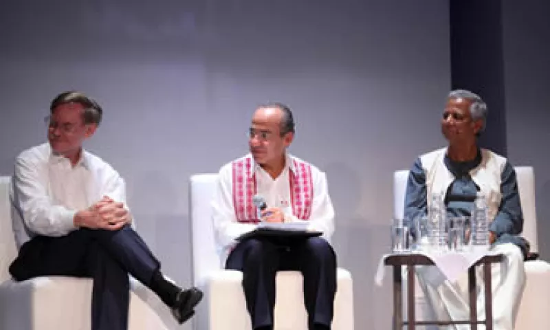 Bajo la presidencia del doctor Zoellick, el Banco Mundial, no sólo recobró vigor, sino ha asumido un liderazgo indisputable entre las instituciones financieras internacionales, dijo el presidente Calderón. (Foto: Notimex)