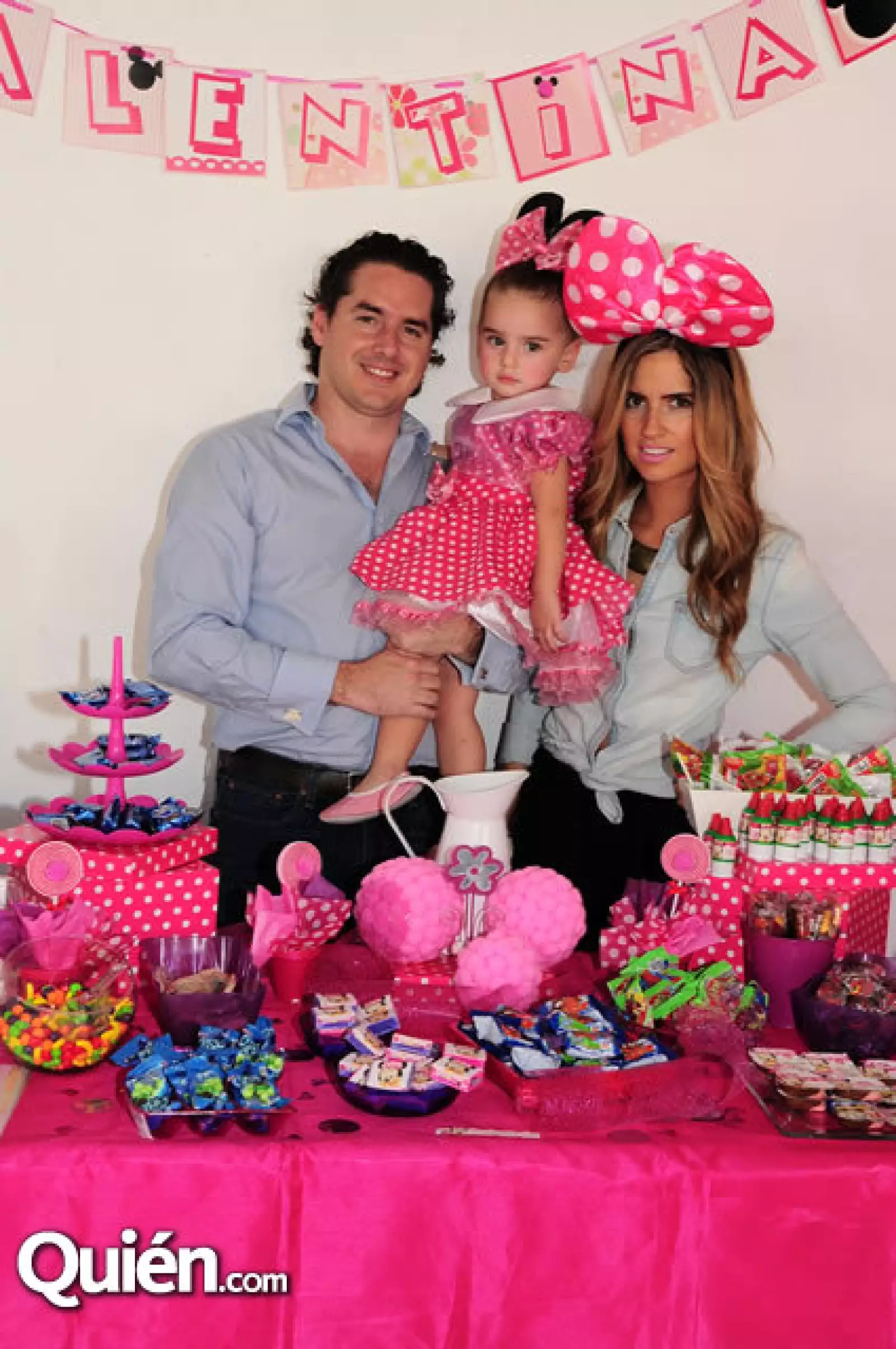 Checo y Valentina Barrera con Ana Paola Luque