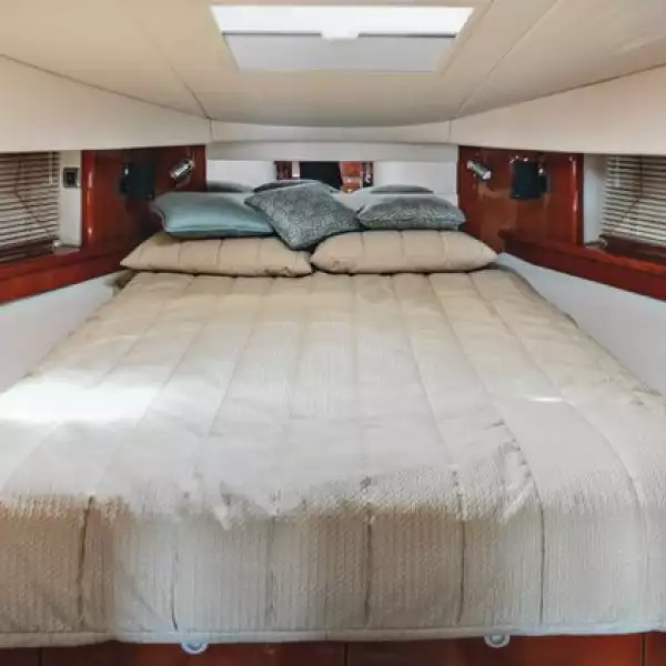 La recámara es un buen refugio del artista de 41 años durante los viajes largos.