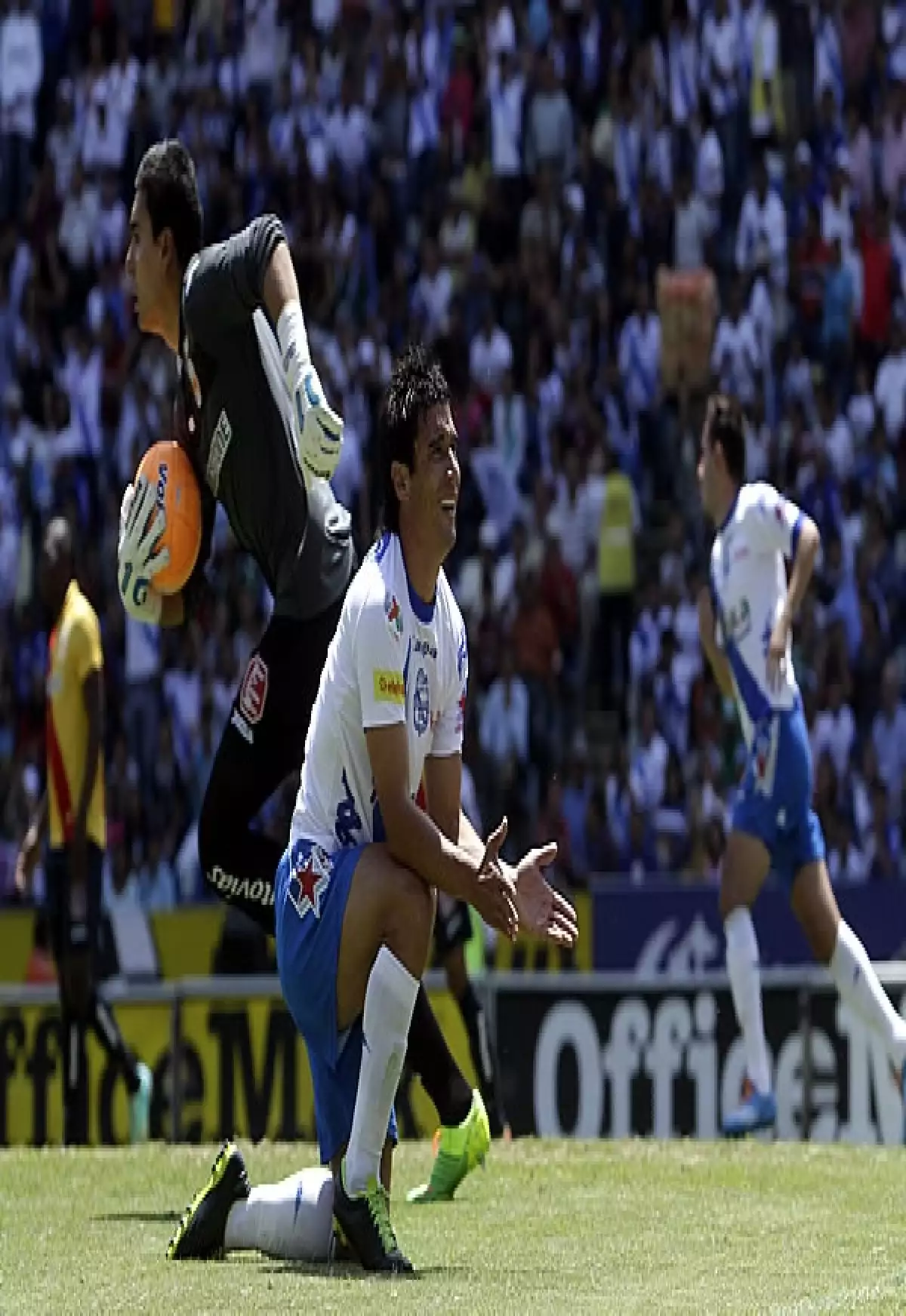 Los Duques eligieron este conjunto en blanco a su llegada a Sidney.