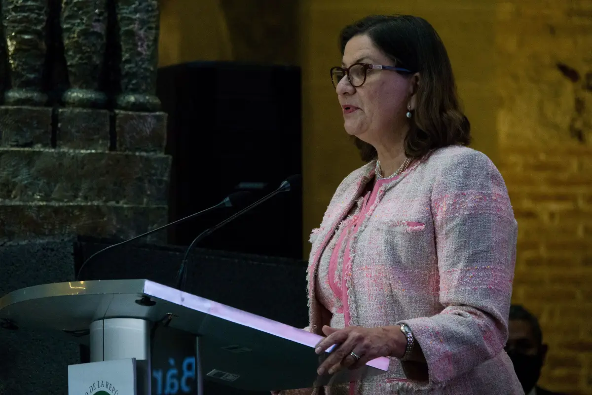 Martha Bárcena durante el homenaje a Porfirio Muñoz Ledo por sus 70 años de carrera política en la ex sede del Senado de la República.