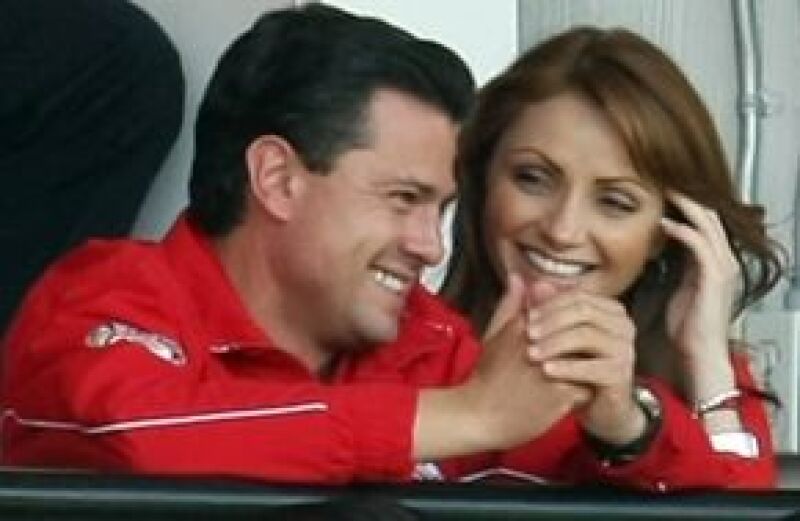 El gobernador del Estado de México asegura que aunque lleva una relación estable con Angélica Rivera, no han decidido llevarla a mayor formalidad.