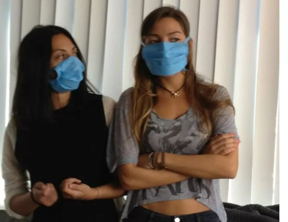 Frida Sofía estuvo acompañada por una amiga.