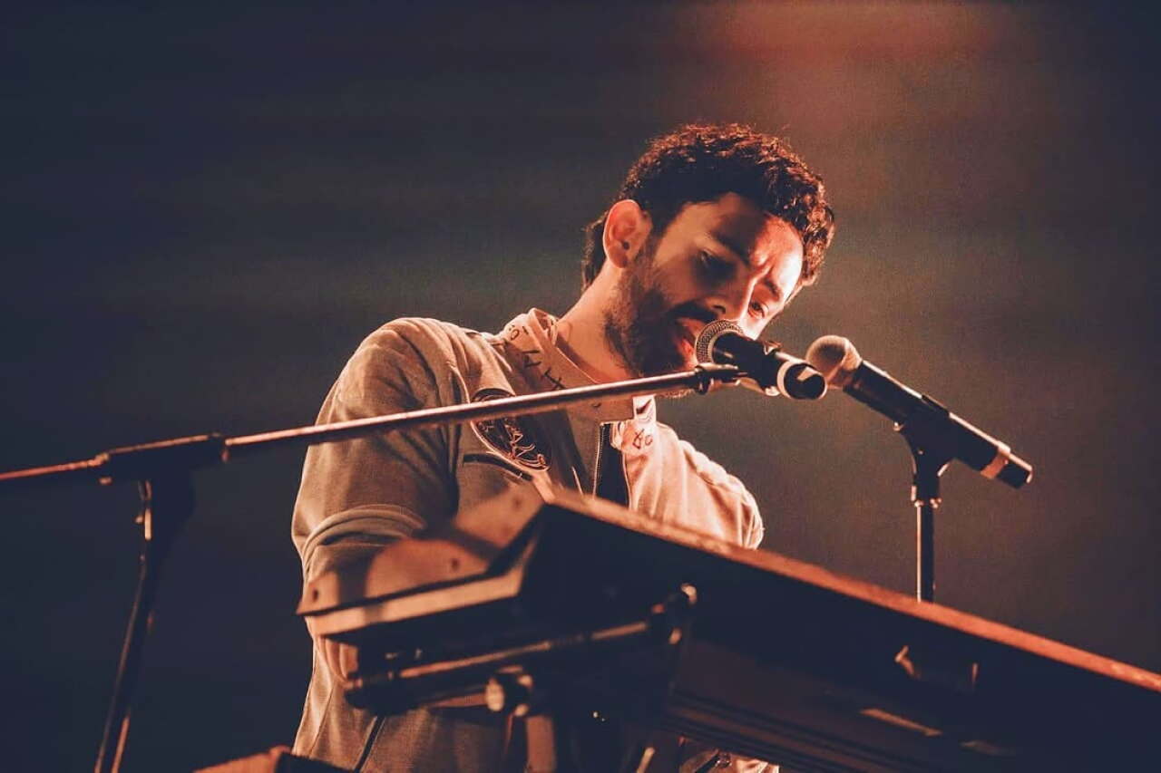 ¿Quién era Jonathan “Honas” Meléndez? El músico que ayudó a construir el sonido de Camilo Séptimo