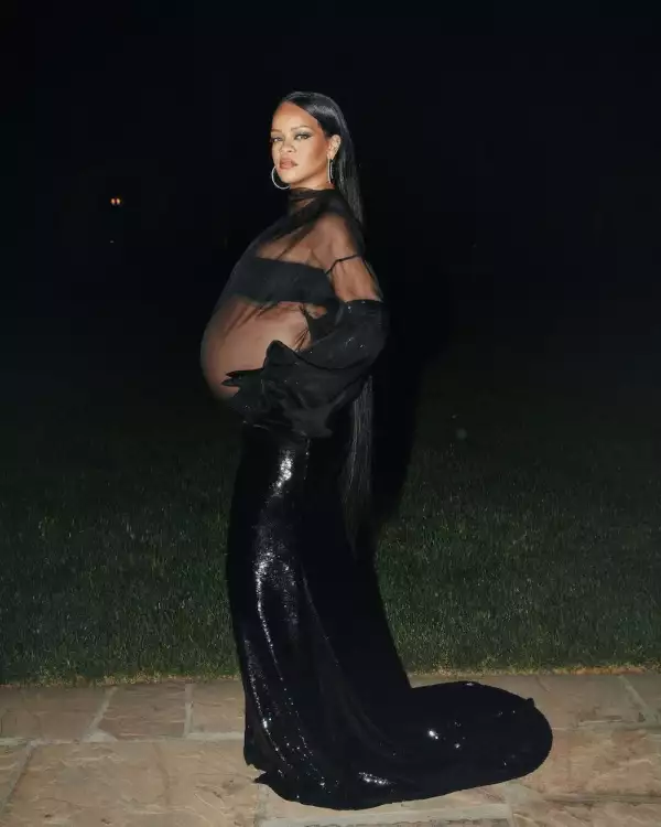 rihanna-valentino-look-embarazo.jpg