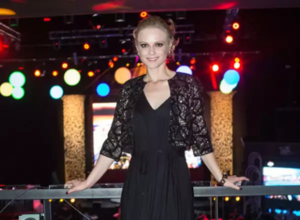 Ana también compartió créditos con Lanús en la telenovela Primer Amor.