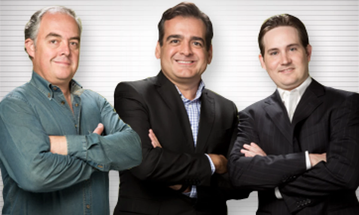 Salvador Jiménez, fundador de Valle Orgánico (extrema izquierda), con Vidal Cantú y Guillermo Farias, fundadores de Veramiko (derecha). (Foto: Paulina Chávez)