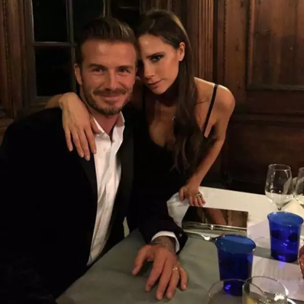 Strike a pose! Así lucieron los esposos Beckham en la presentación del whisky en Escocia.