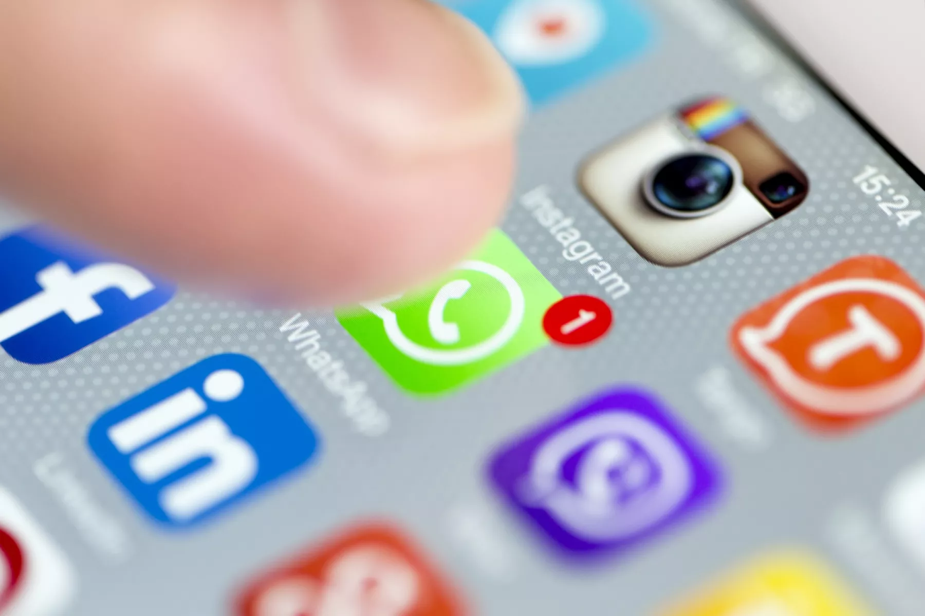 WhatsApp ya permite hacer compras desde la app en India