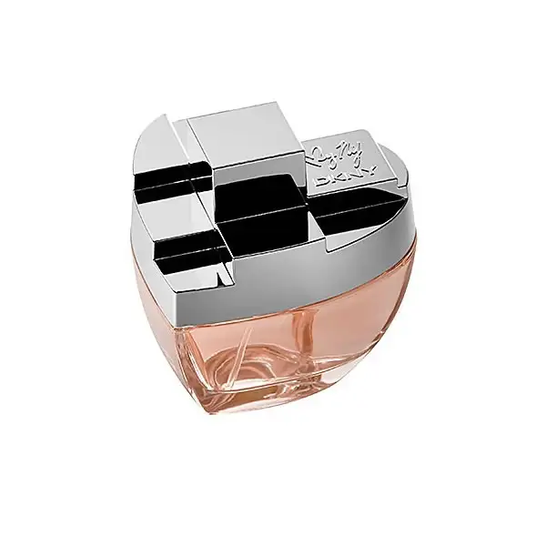 El perfume ideal para la cosmopolita es DKNY MYNY, una fragancia floral.