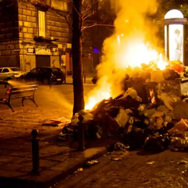 basura italia incendio
