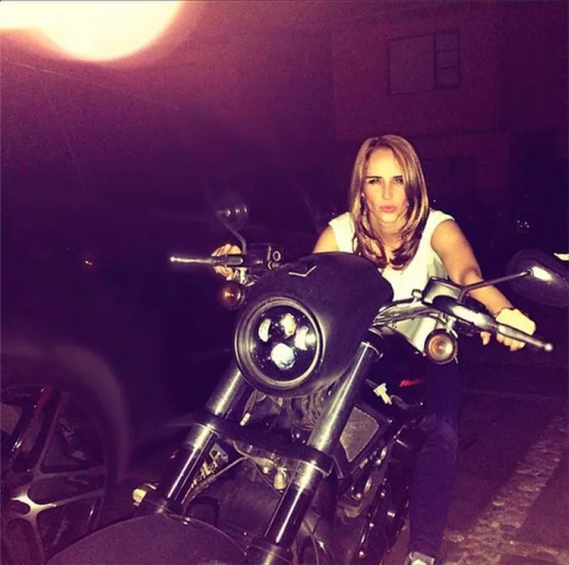 A una semana de haber confirmado su romance, la pareja aprovecha las redes sociales para compartir sus sentimientos y sus mejores momentos juntos.