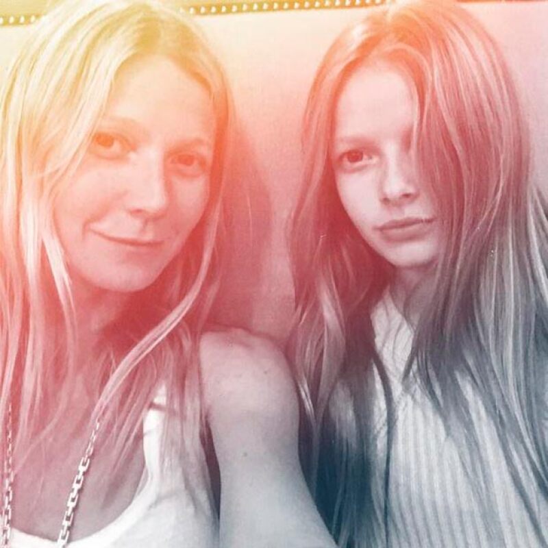 Es innegable el parecido que tiene Apple, de 11 años, con su mamá.