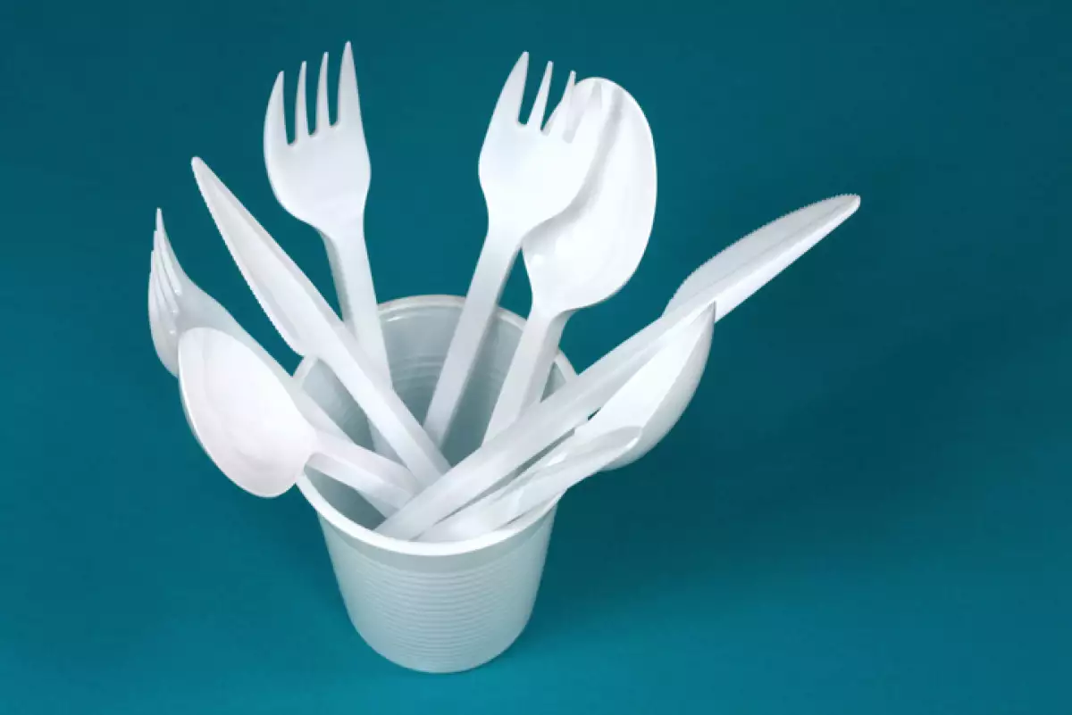 Reino Unido prohibirá la venta de plásticos de un solo uso