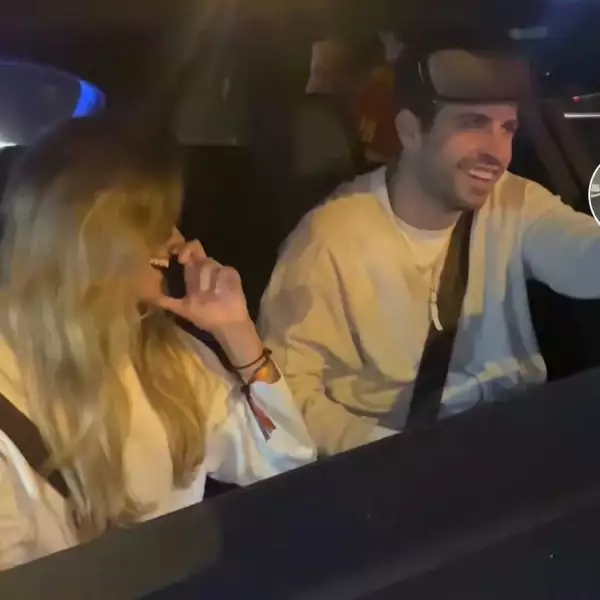 Piqué y su novia Clara Chía captados afuera del estadio Camp Nou muy felices