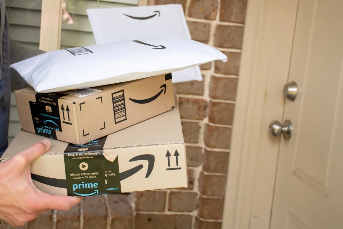 ¿Eres tú, Robotina? Amazon ya entrena robots humanoides para hacer entregas