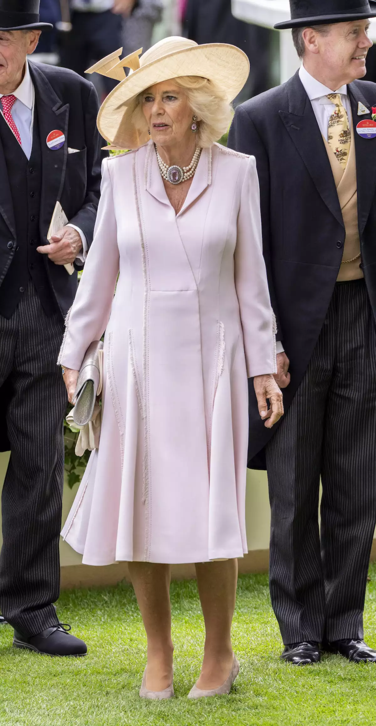 Camila Parker con un vestido rosa en Royal Ascot 2023.