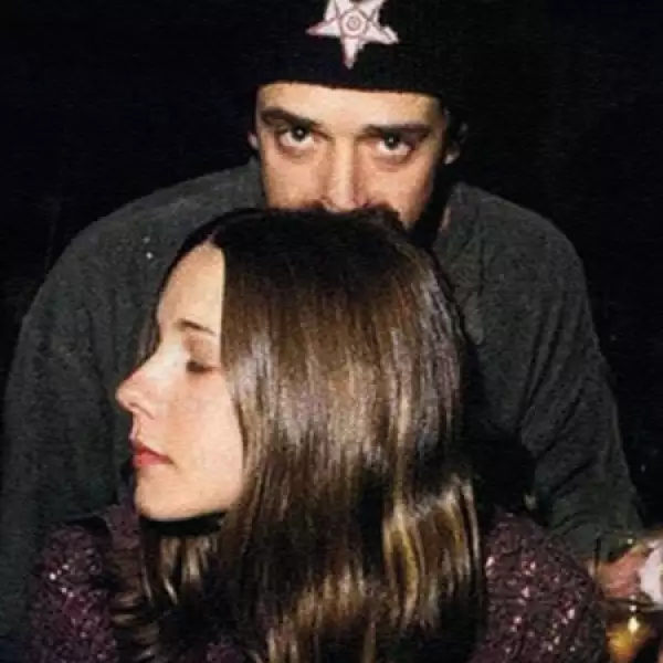 El matrimonio con Cecilia duro sólo 10 años y en 2002 decidieron separarse definitivamente.