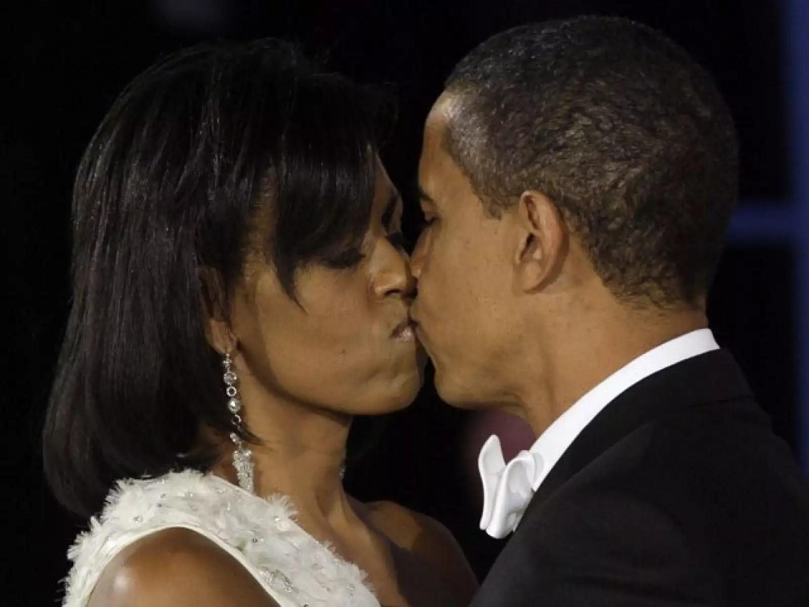 Romántico momento con Michelle Obama, en el tradicional baile del día de la toma de posesión.