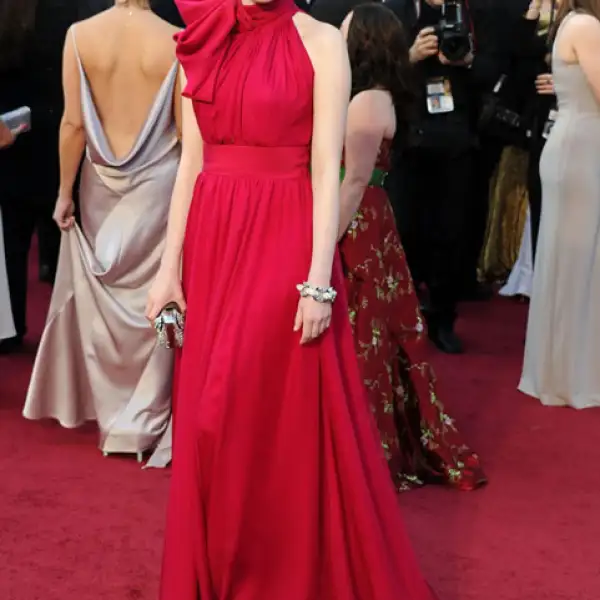 En 2012, Emma Stone fue una de las mejor vestidas de la noche en Giambattista Valli.