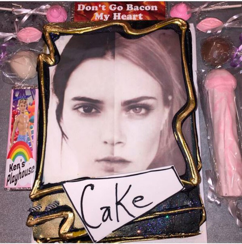 El original pastel con el que Cara sorprendió a Kendall en su cumple
