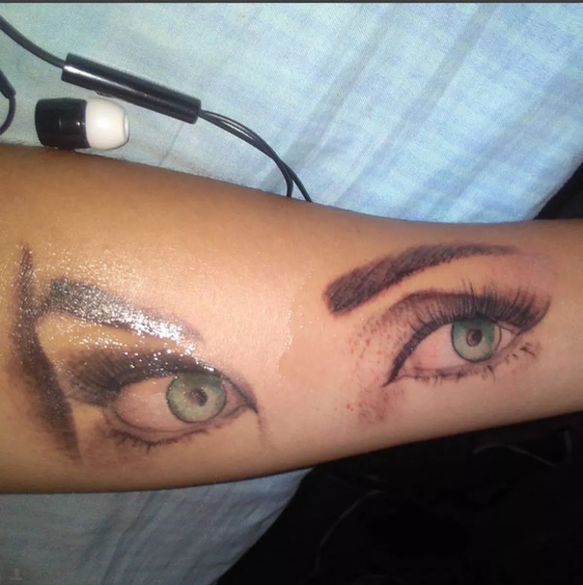 Este es el tatuaje que el fan de Anahí se hizo en honor a ella.