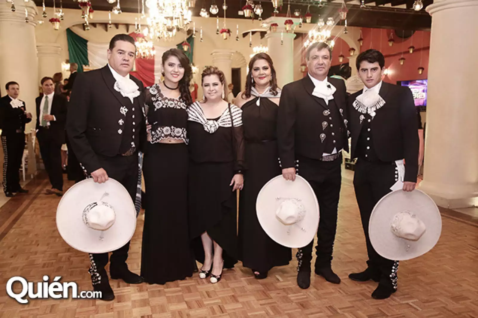 Antonio y María Díaz, Cristina Velázquez, Leticia Velasco, Carlos Bermúdez y Antonio Díaz