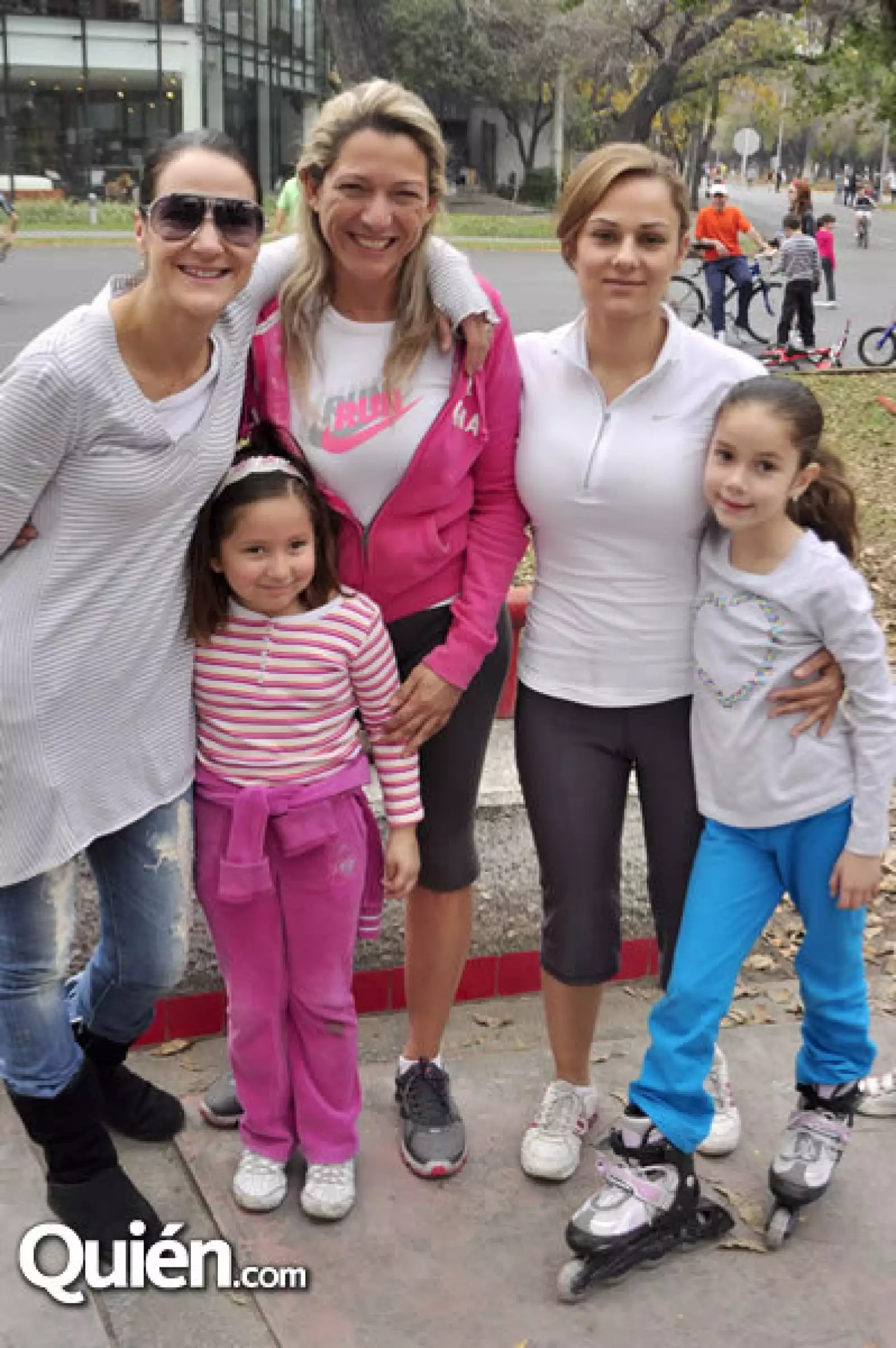 Karla Wolberg,Katty Treviño,Regina Tapia,Gaby Flores y Regina Salas