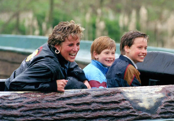 Personas cercanas a la Familia Real aseguran que Harry heredó el espíritu rebelde de su mamá.