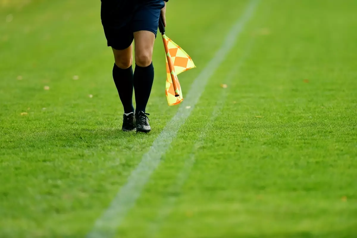 arbitra-asistente-mujer-futbol