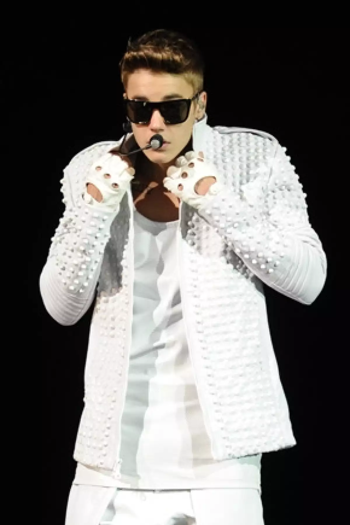 Diane Dale comentó que es insano lo que los medios quieren hacerle al ídolo, pues asegura todos los jóvenes de su edad hacen las mismas tonterías.