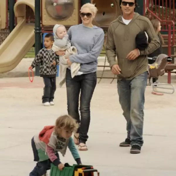 Con los peques. Gwen Stefani y Gavin Rossdale con sus hijos, Kingston y Zuma, disfrutaron de una linda tarde en el Parque Coldwater Canyon de Beverly Hills, California.