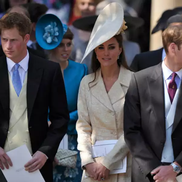 Los recién casados, Kate y Guillermo, y el príncipe Enrique siempre llaman la atención.