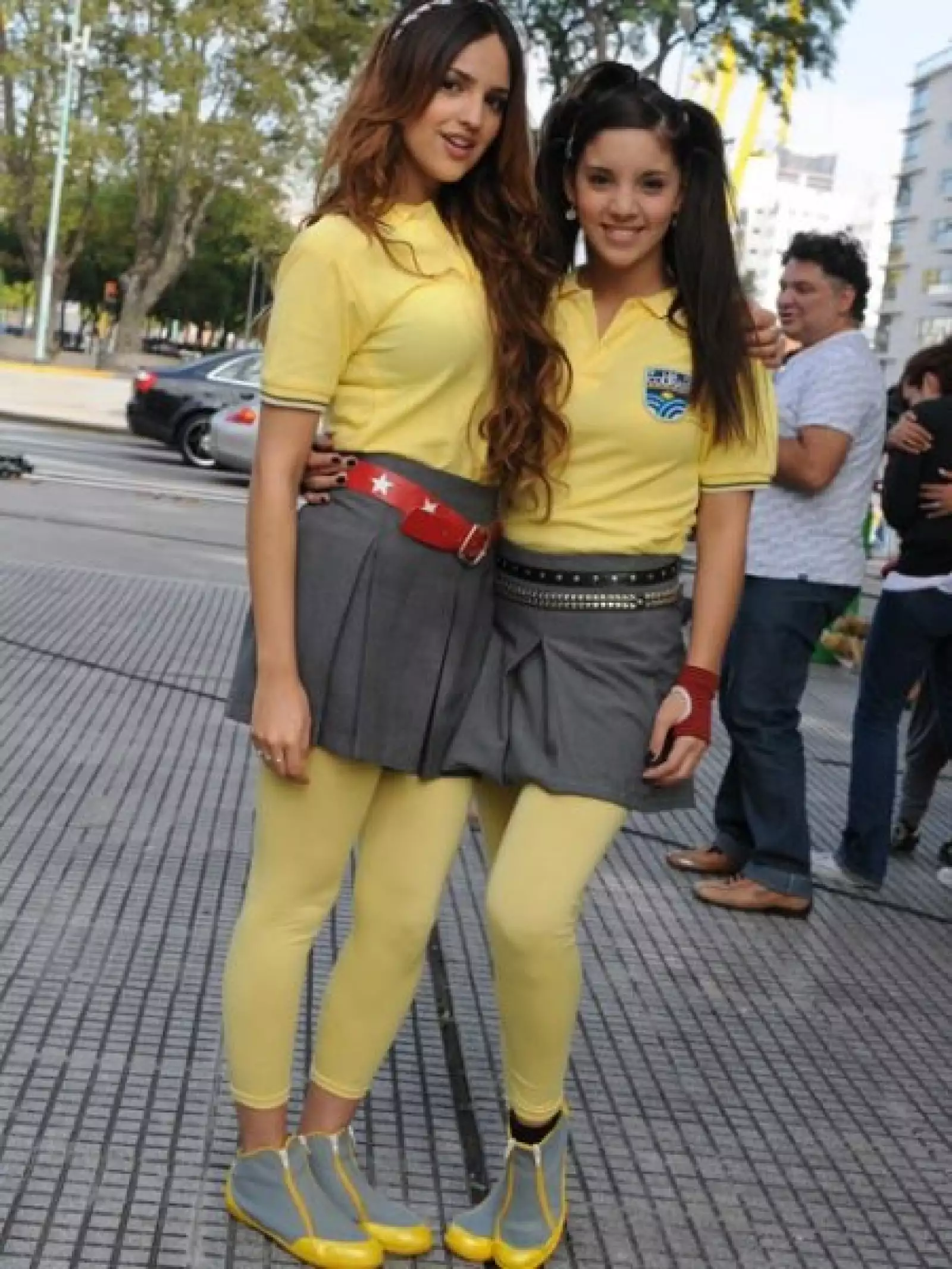 Eiza también comparte créditos con la joven actriz Brenda Asnicar.